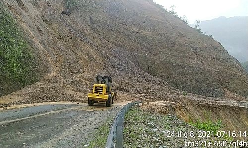 Lai Châu: Sạt lở ta luy dương trên tuyến quốc lộ 4H